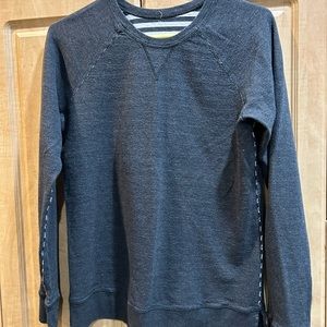Lululemon sweatshirt in very good condition.